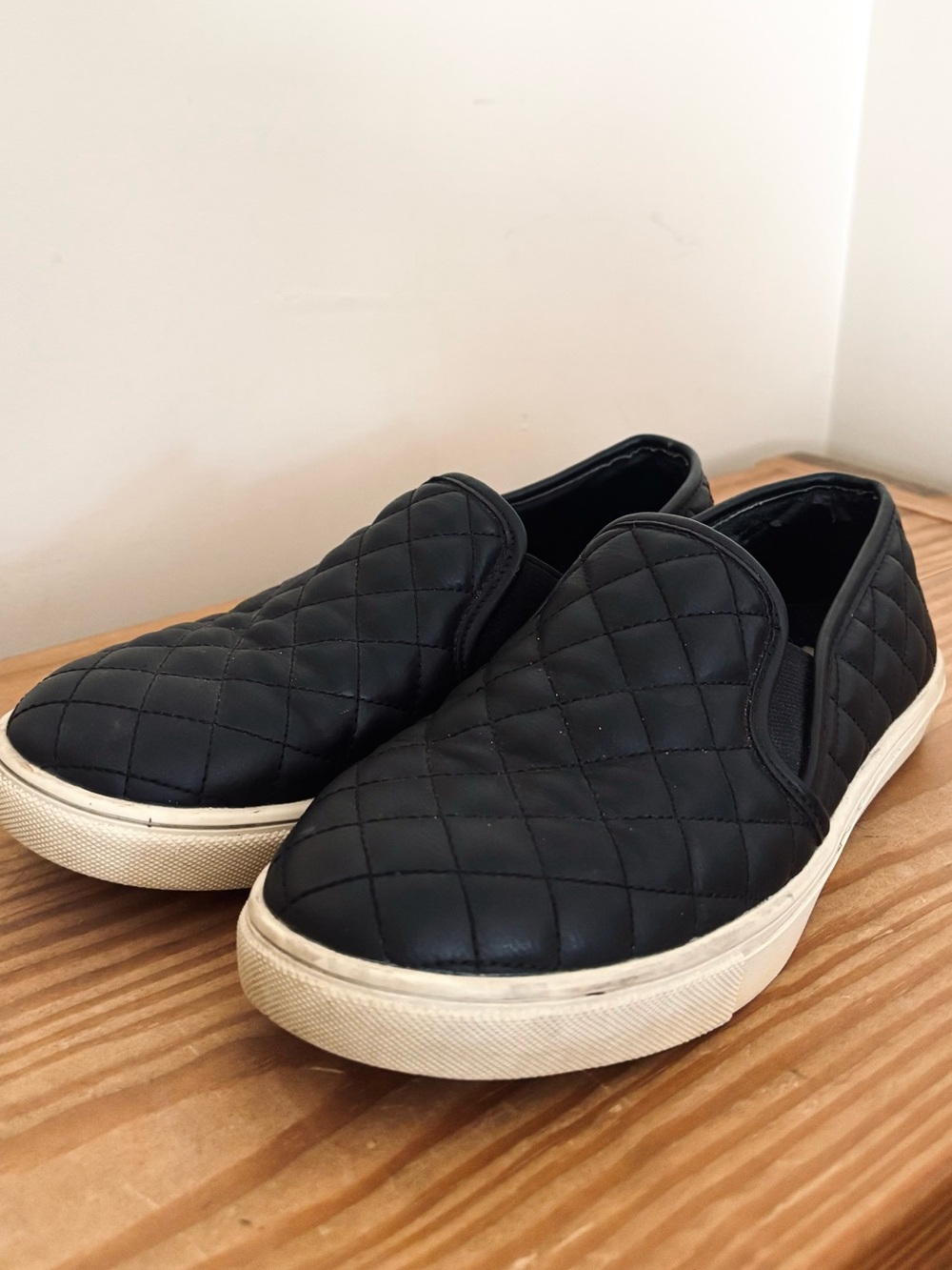 💥 Steve Madden Encentrcq Black Quilted Slip-On Sneaker